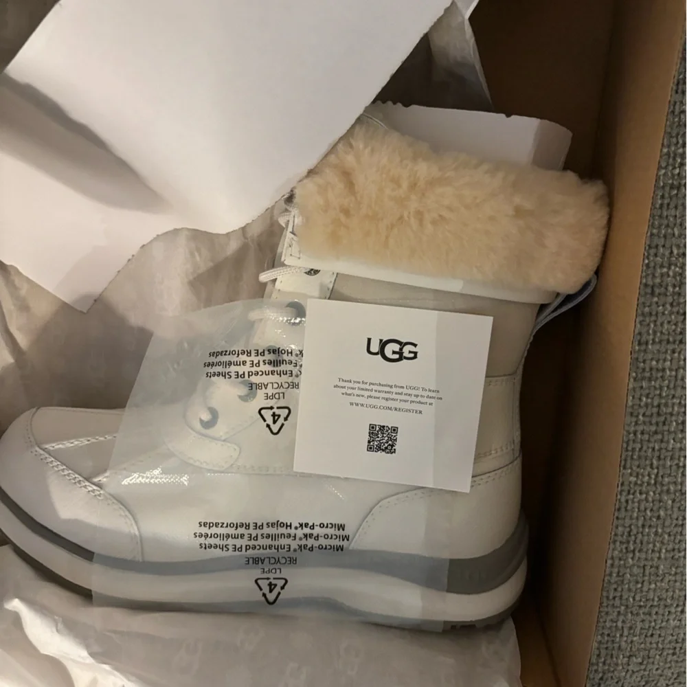 Brand New UGG Adirondack III Winter Boots – White, Size 8.5 - Picture 9 of 14